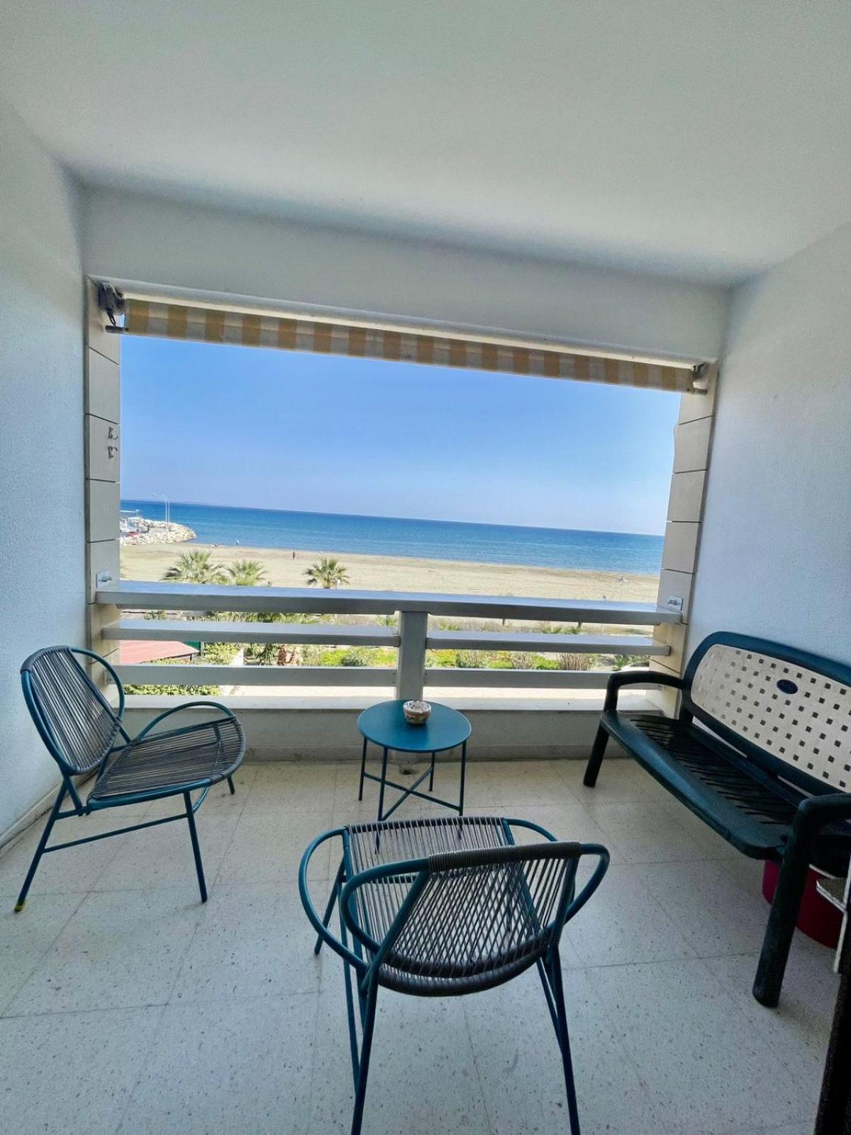 Sea View Suite In Makenzy Lárnaka Kültér fotó