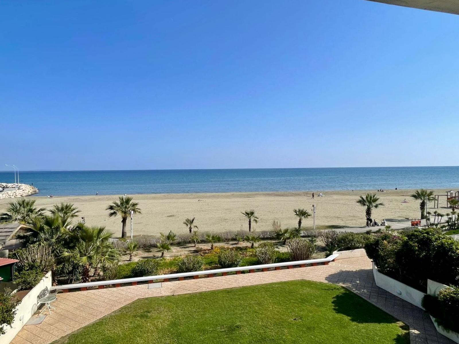 Sea View Suite In Makenzy Lárnaka Kültér fotó
