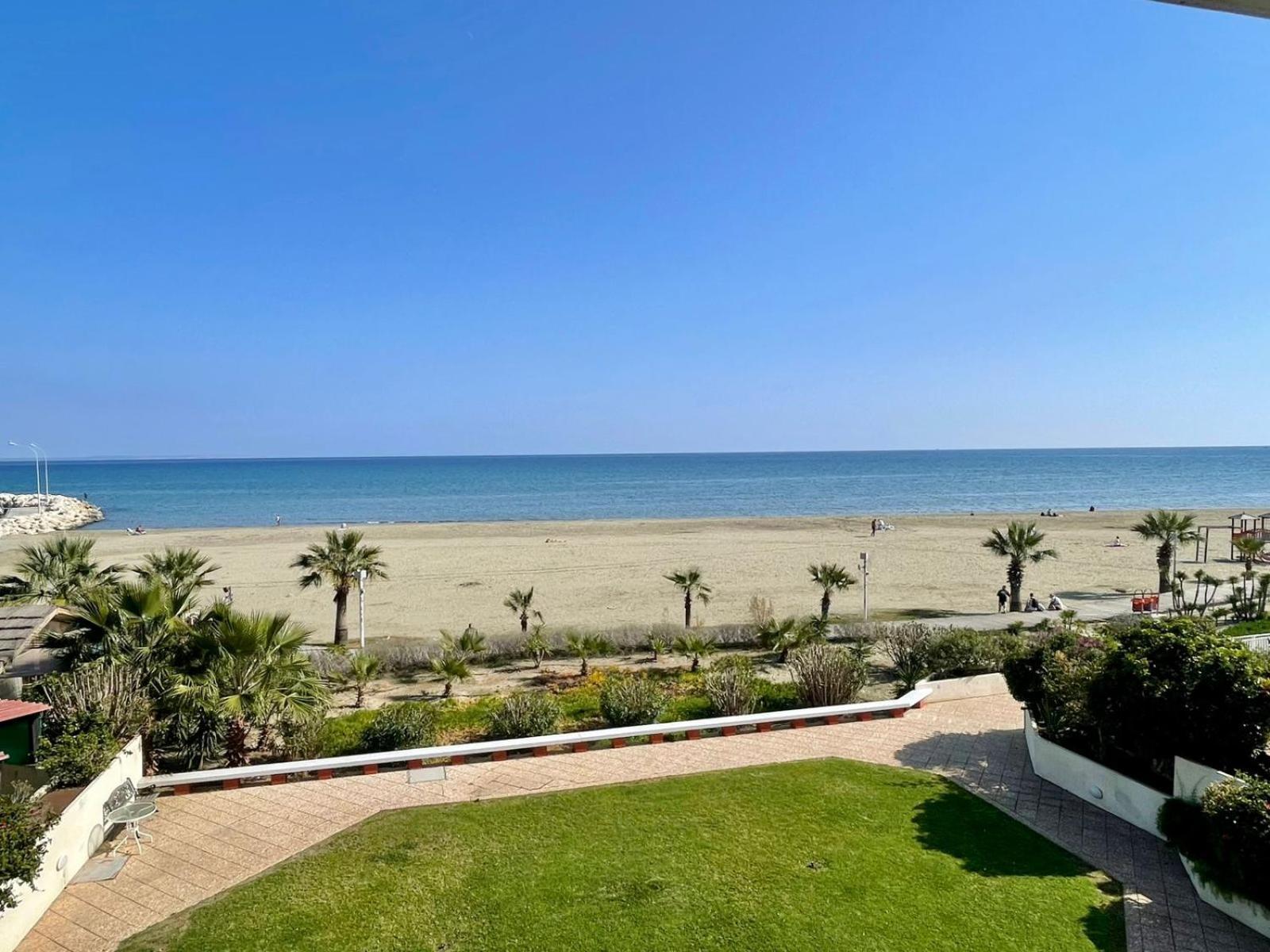 Sea View Suite In Makenzy Lárnaka Kültér fotó
