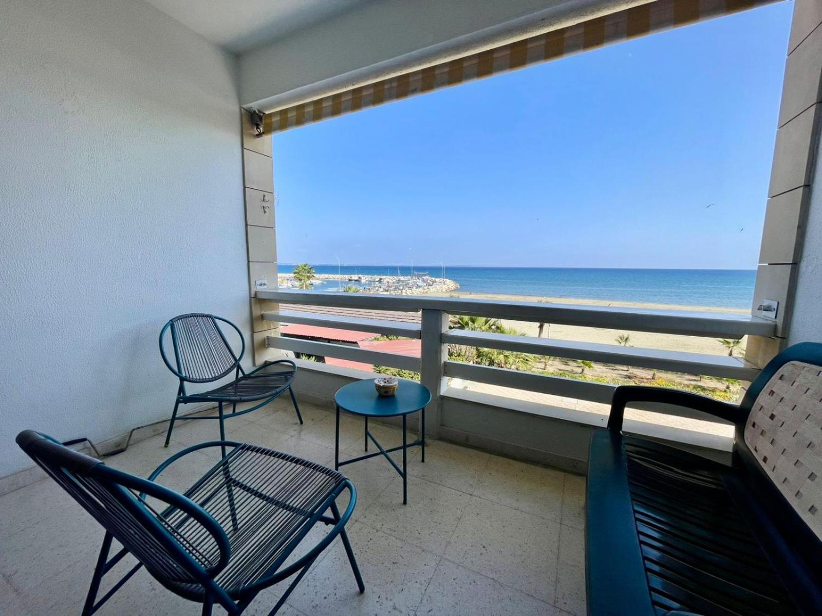 Sea View Suite In Makenzy Lárnaka Kültér fotó
