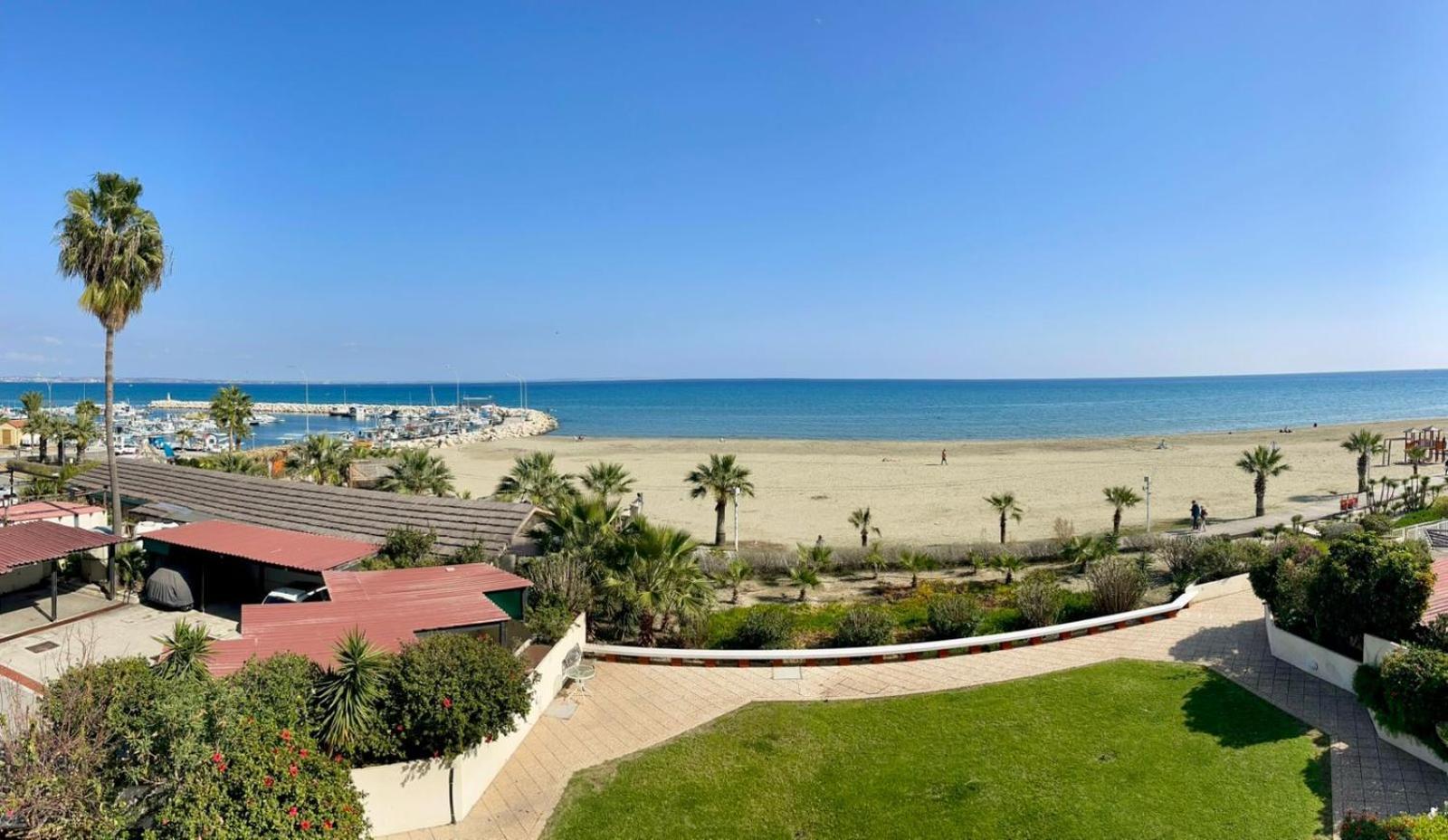 Sea View Suite In Makenzy Lárnaka Kültér fotó