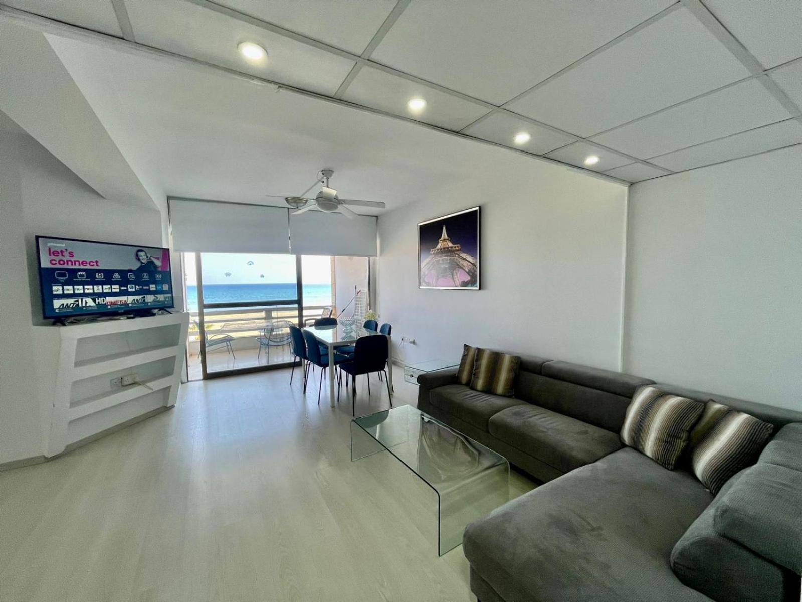 Sea View Suite In Makenzy Lárnaka Kültér fotó